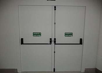 Porta acústica industrial Porta acústica industrial